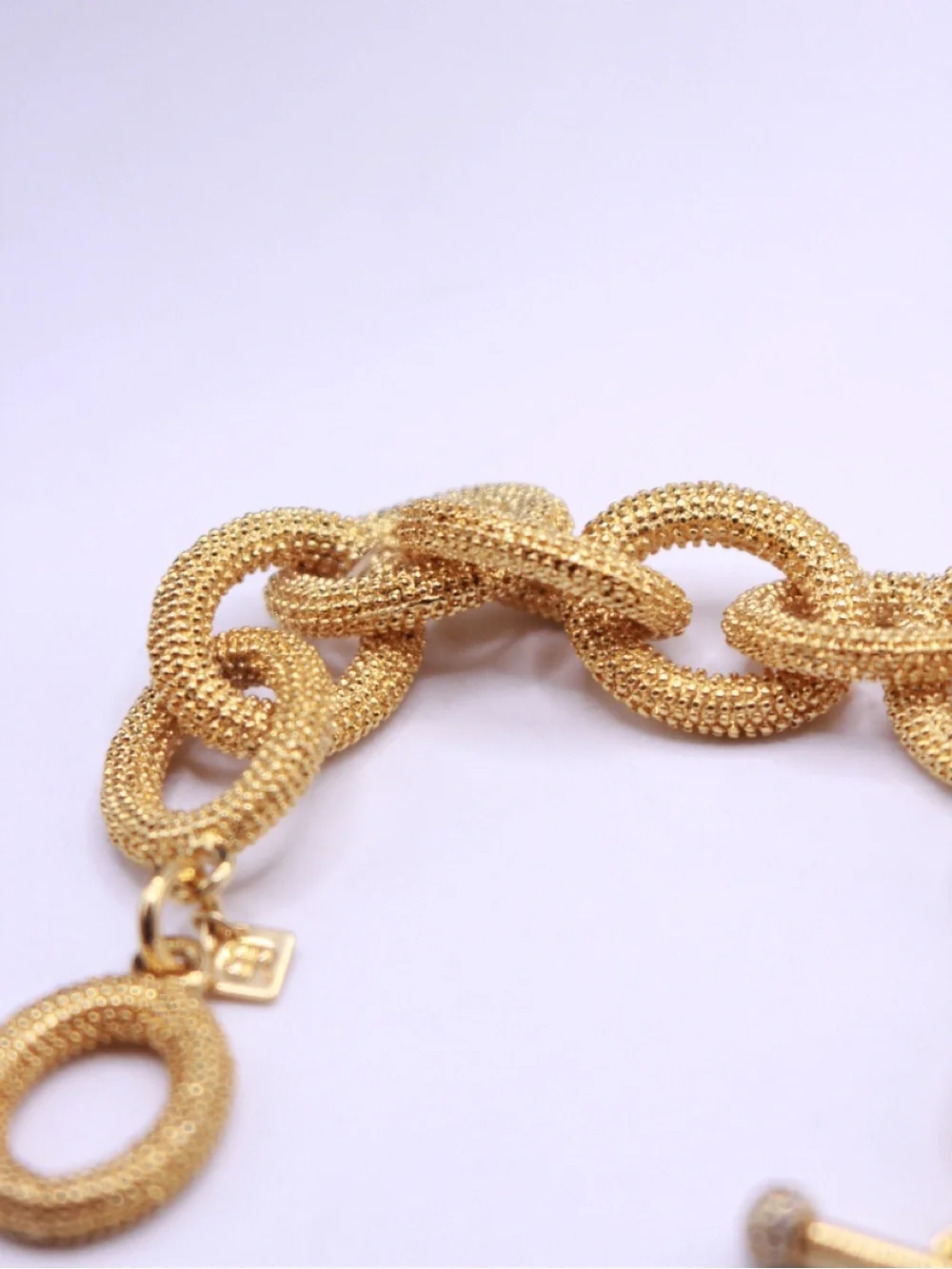 Banana Republic Textured Gold Link Toggle Bracelet fits “6 wrist